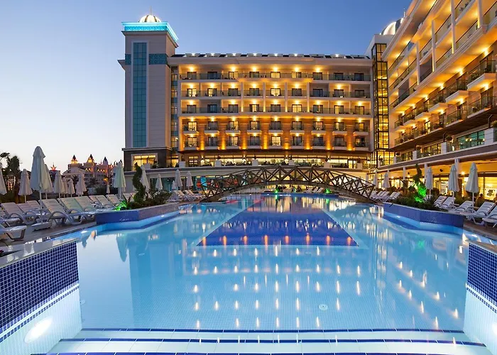 Hotel Ping Pong: Luna Blanca Resort & Spa